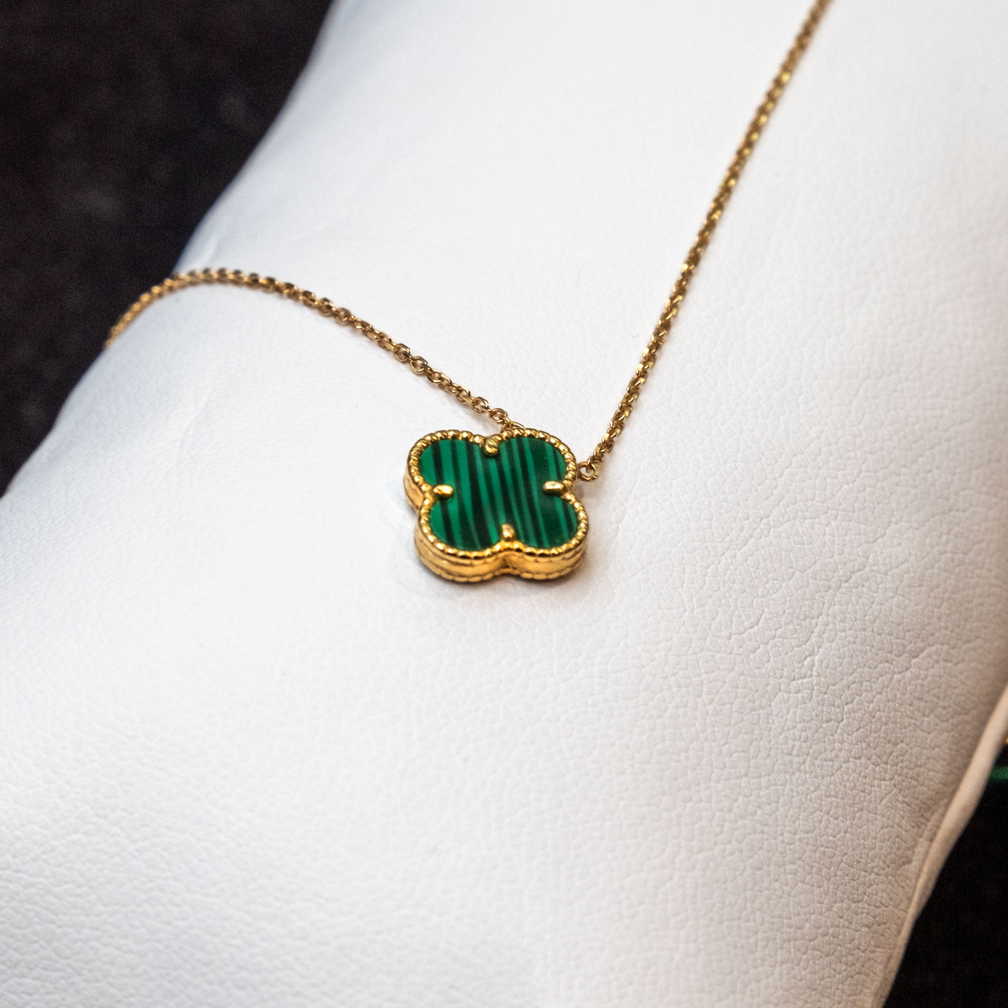 collanini malachite verde quadrifoglio stile "Van Cliff" 18kt oro giallo
