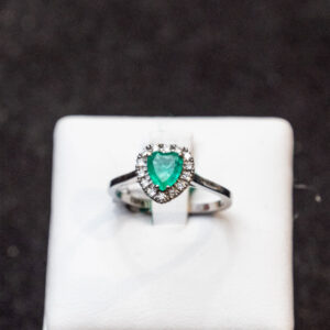 anello heart, diamanti O, 14kt naturali, oro 18kt,smeraldo