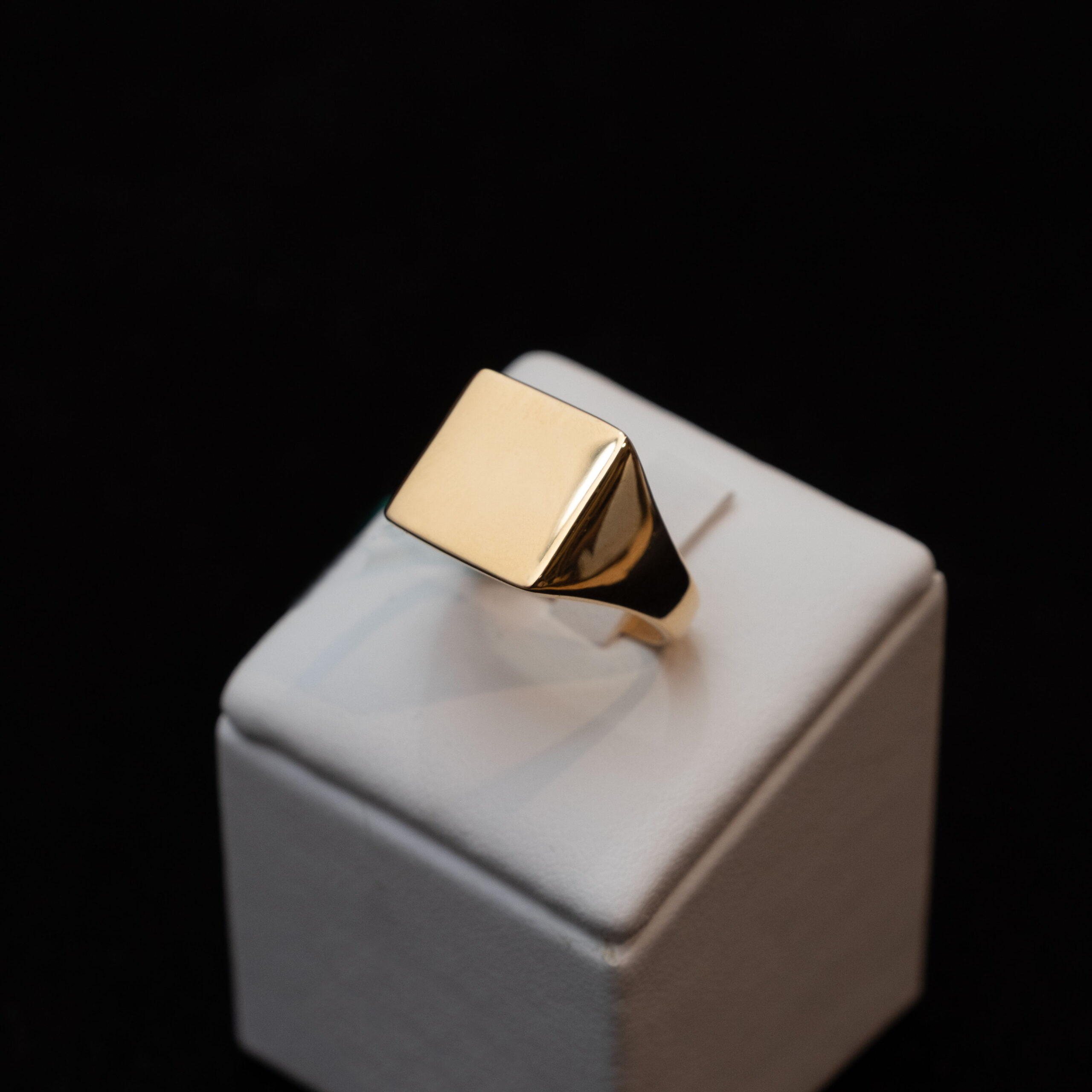 Anello artigianale in oro 18kt giallo e bianco - immagine 2
