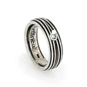 Anello uomo in argento brunito palladio e oro nero con diamante e motivo a scanalature - Artlinea