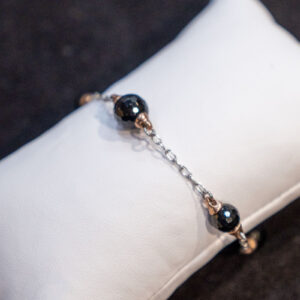 Bracciale in argento con pietre sfaccettate